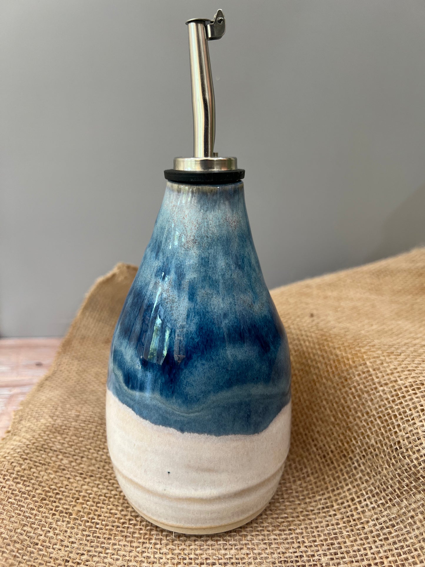 Oil pourer