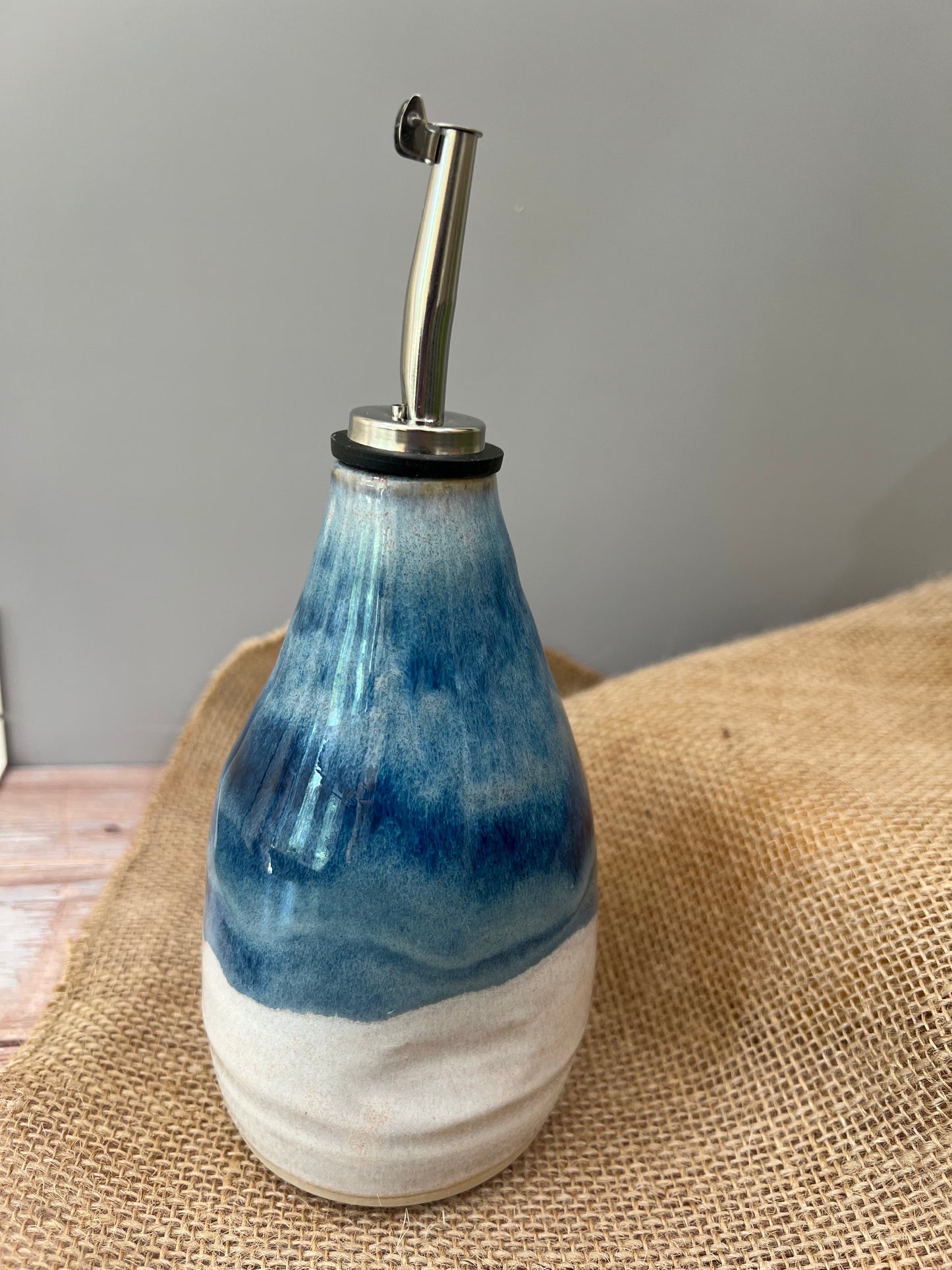 Oil pourer