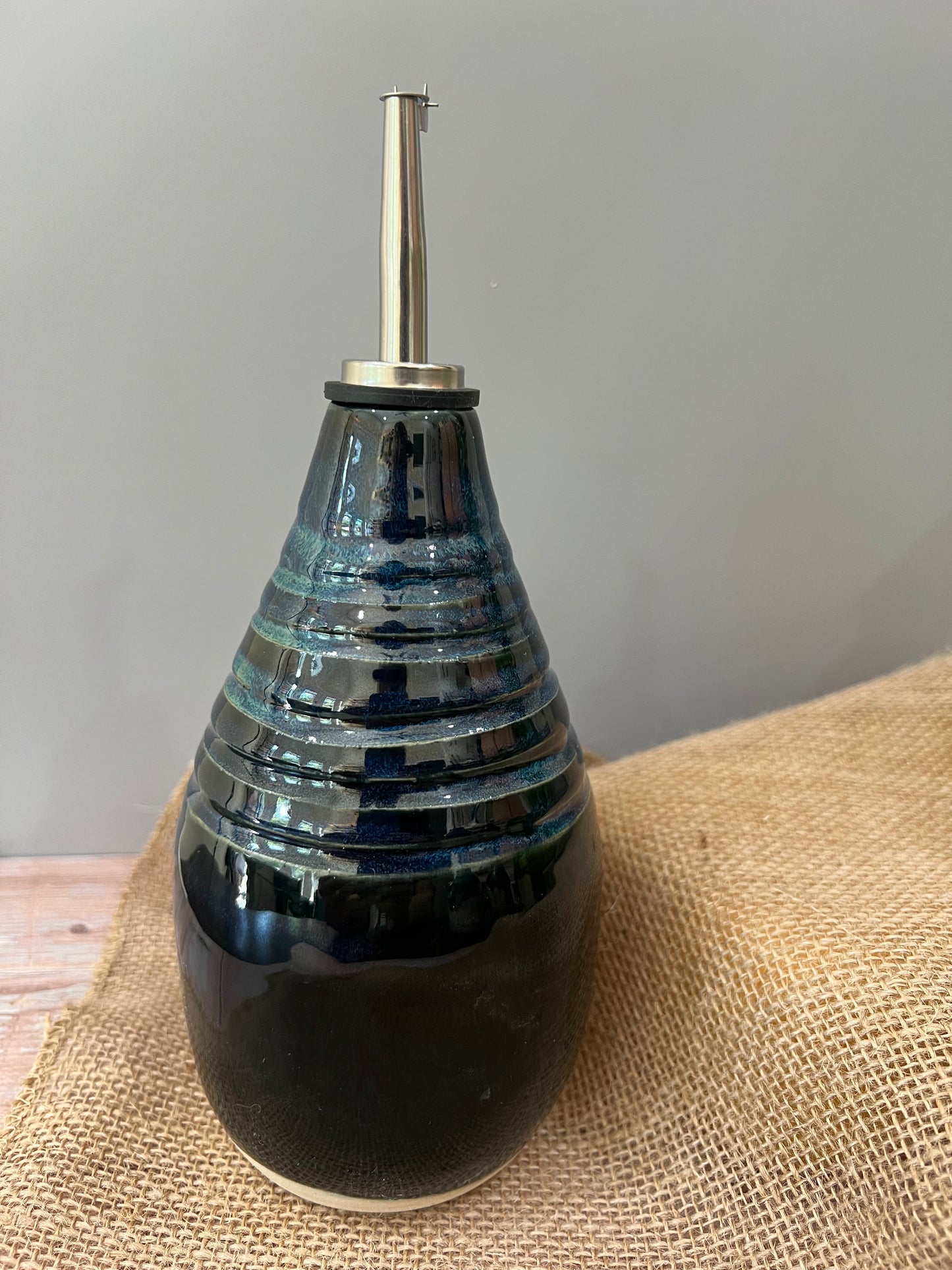 Oil pourer