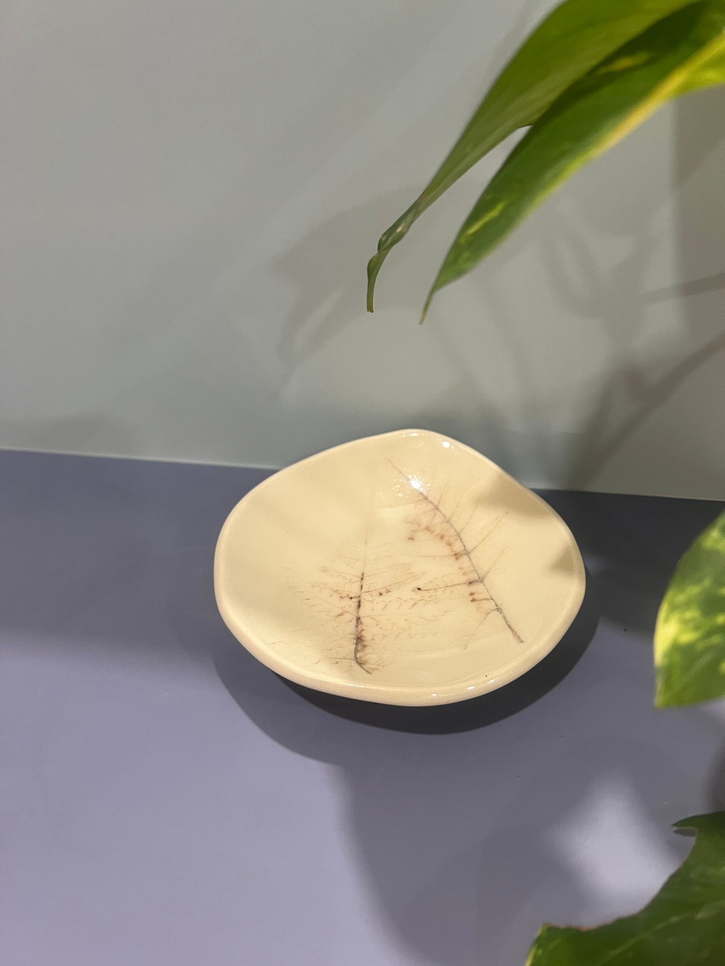 Leafy trinket bowl