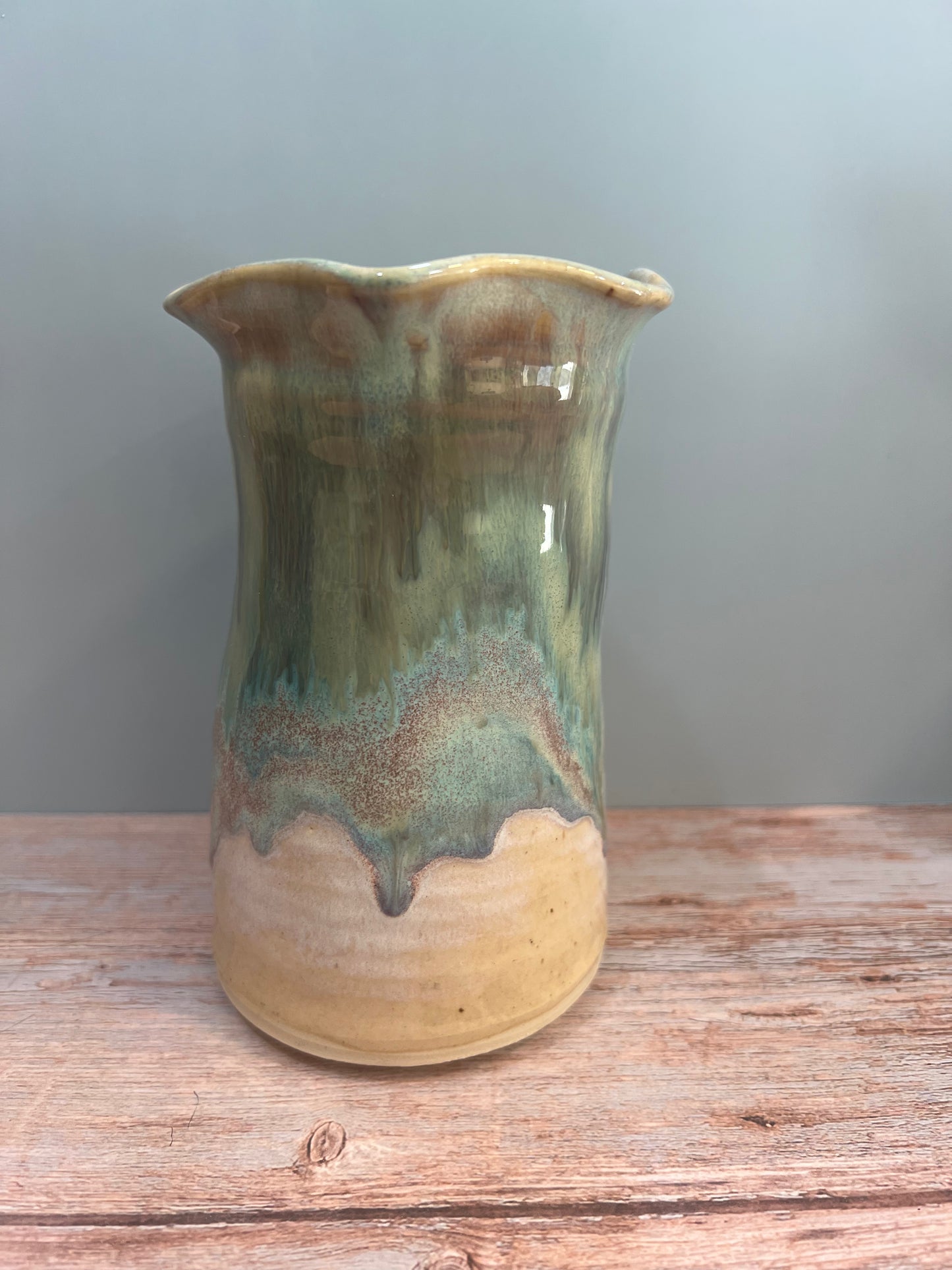 Vase with flutter rim