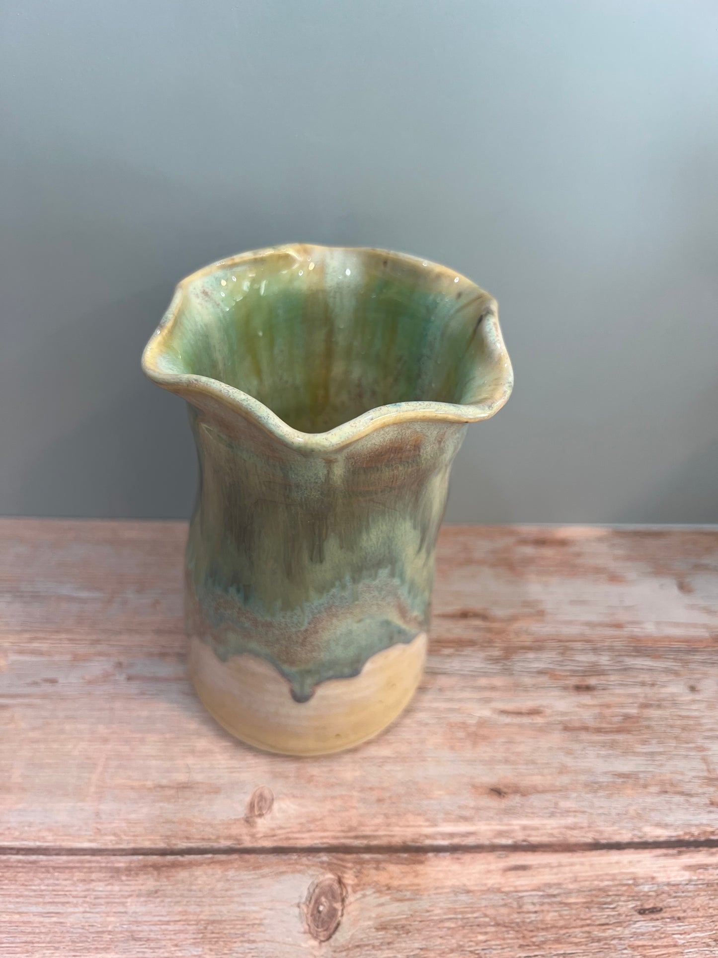 Vase with flutter rim