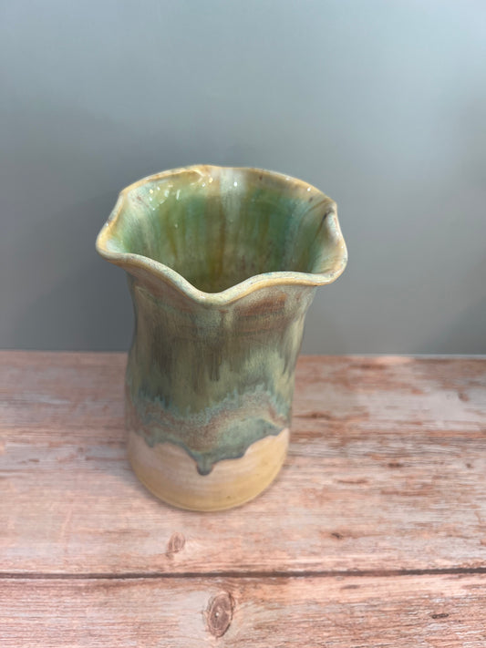 Vase with flutter rim